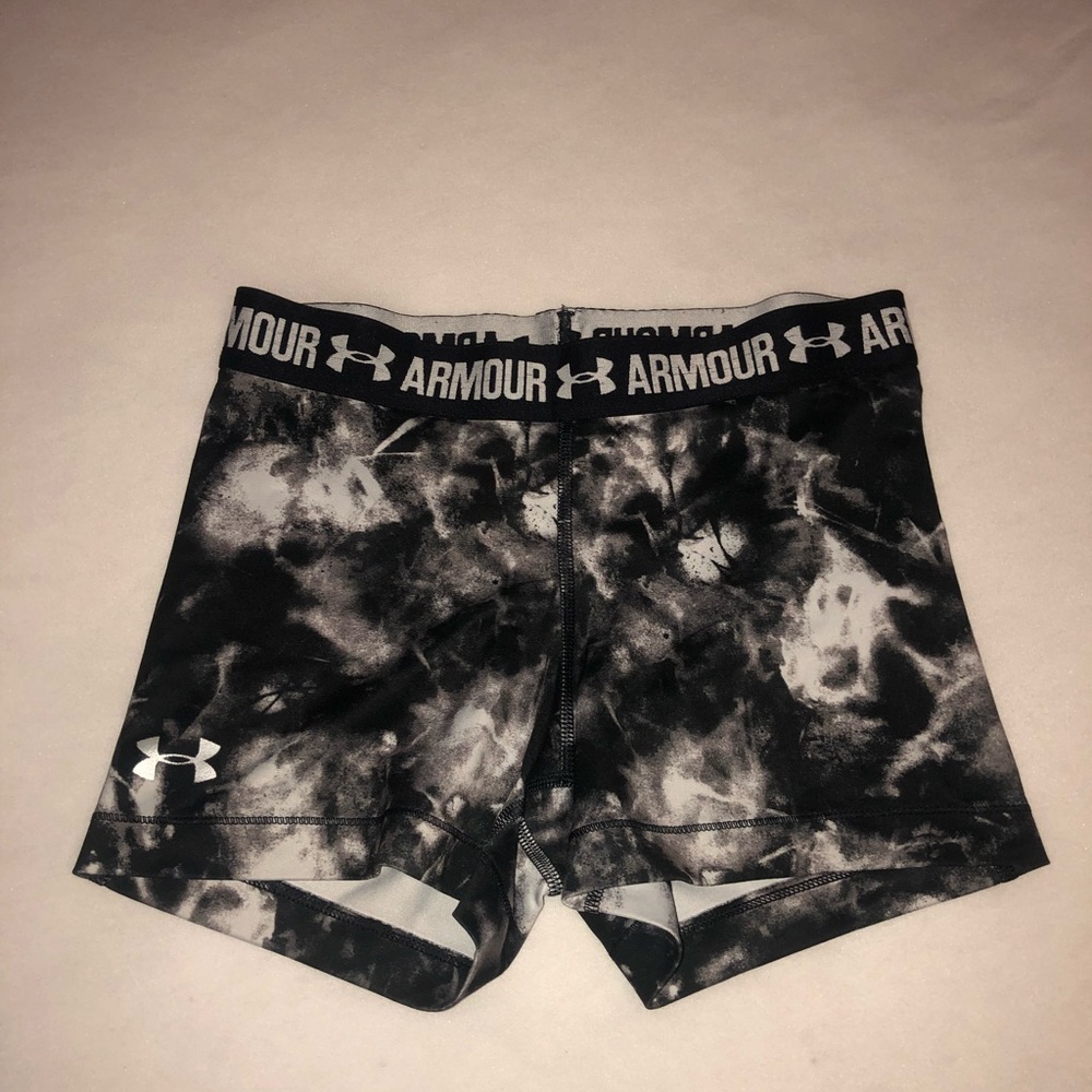 UNDER ARMOUR Shorts